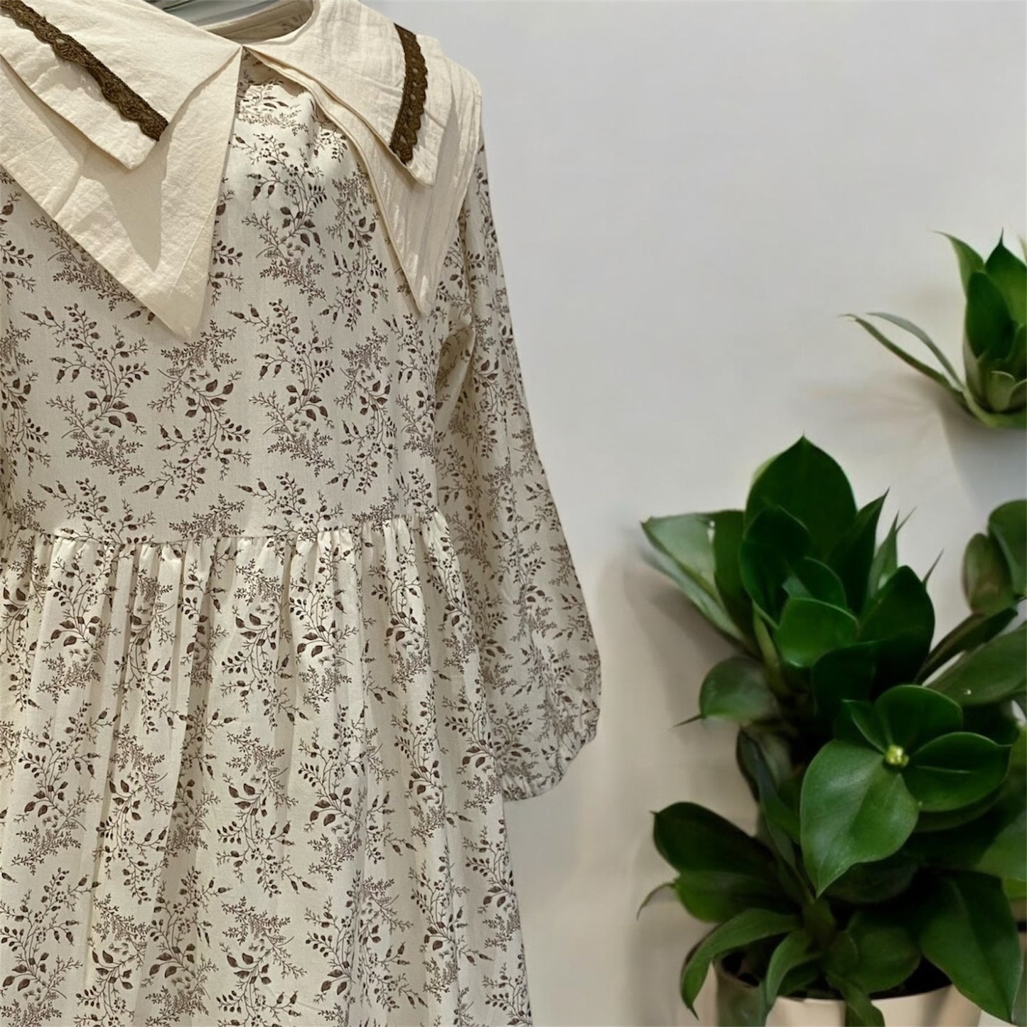 فستان النقاء البسيط