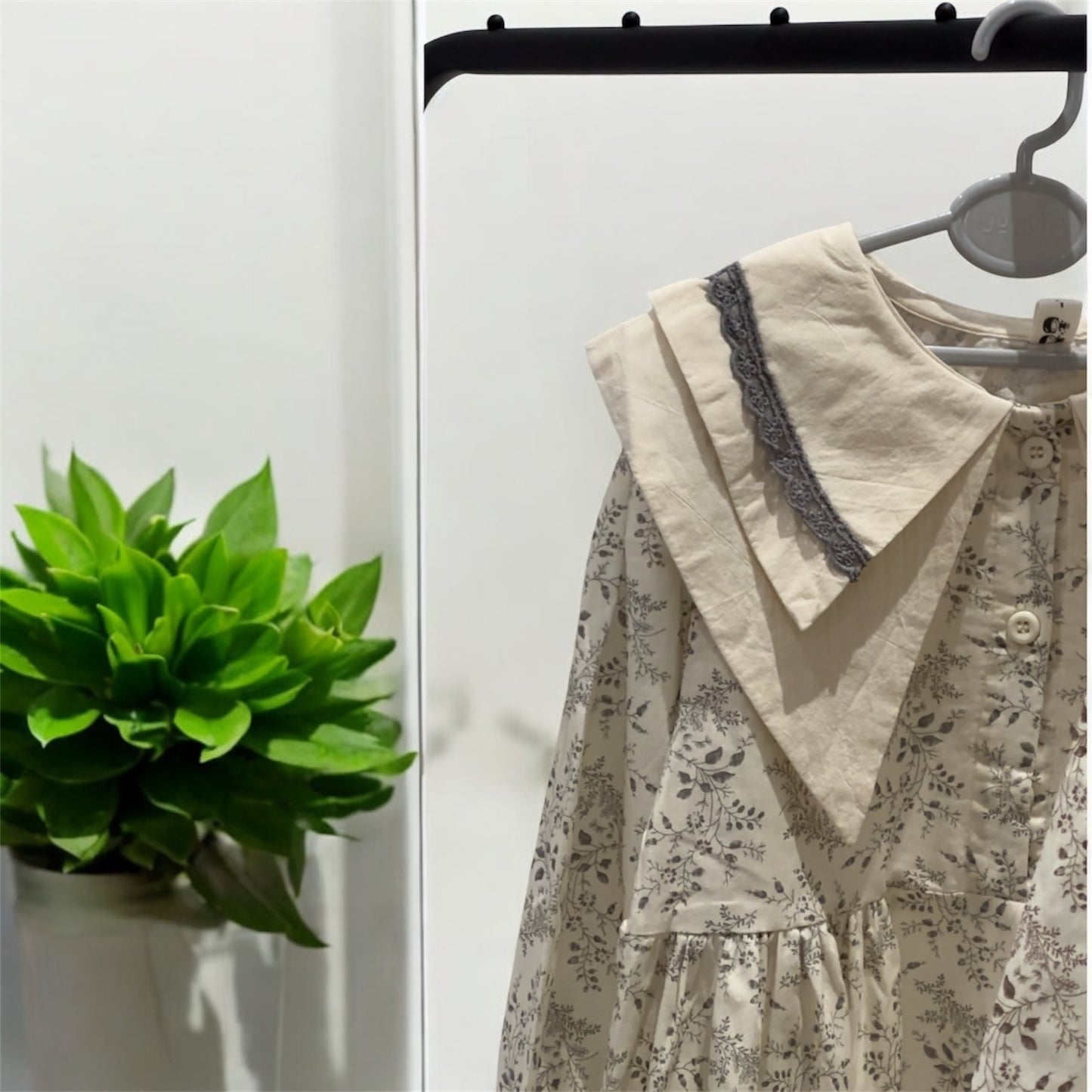 فستان النقاء البسيط