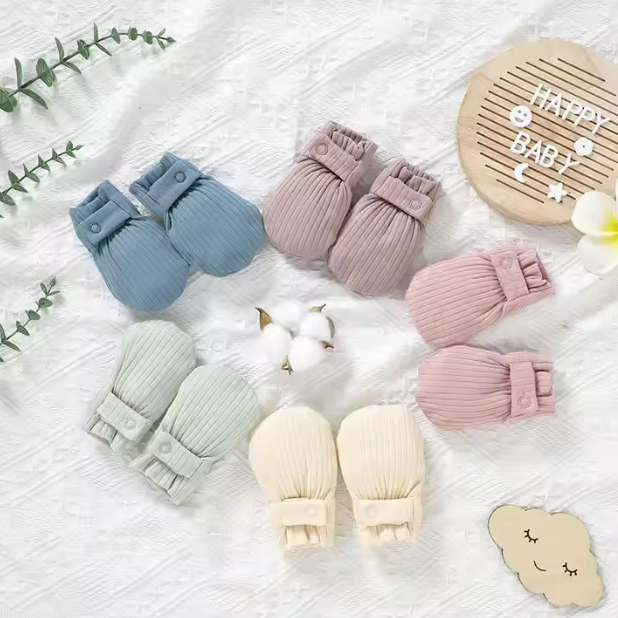 طقم جوارب وقفازات قطنية