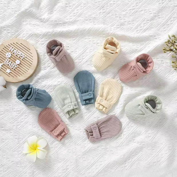 طقم جوارب وقفازات قطنية