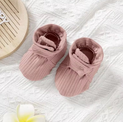 طقم جوارب وقفازات قطنية